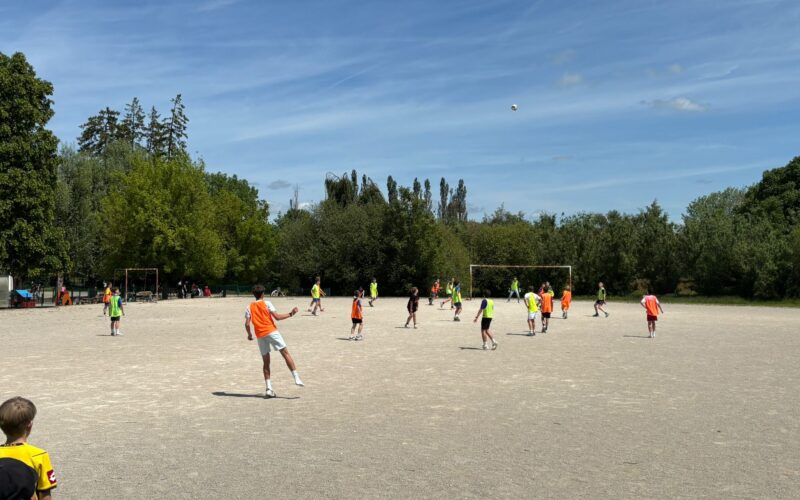 Pause de midi: Tournoi de foot !